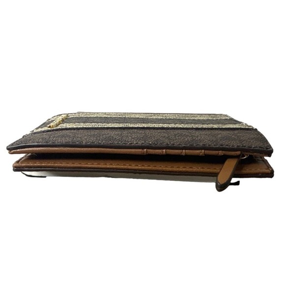 Michael Kors Jet Set Passport and Card Holder / Wallet - Picture 4 of 10